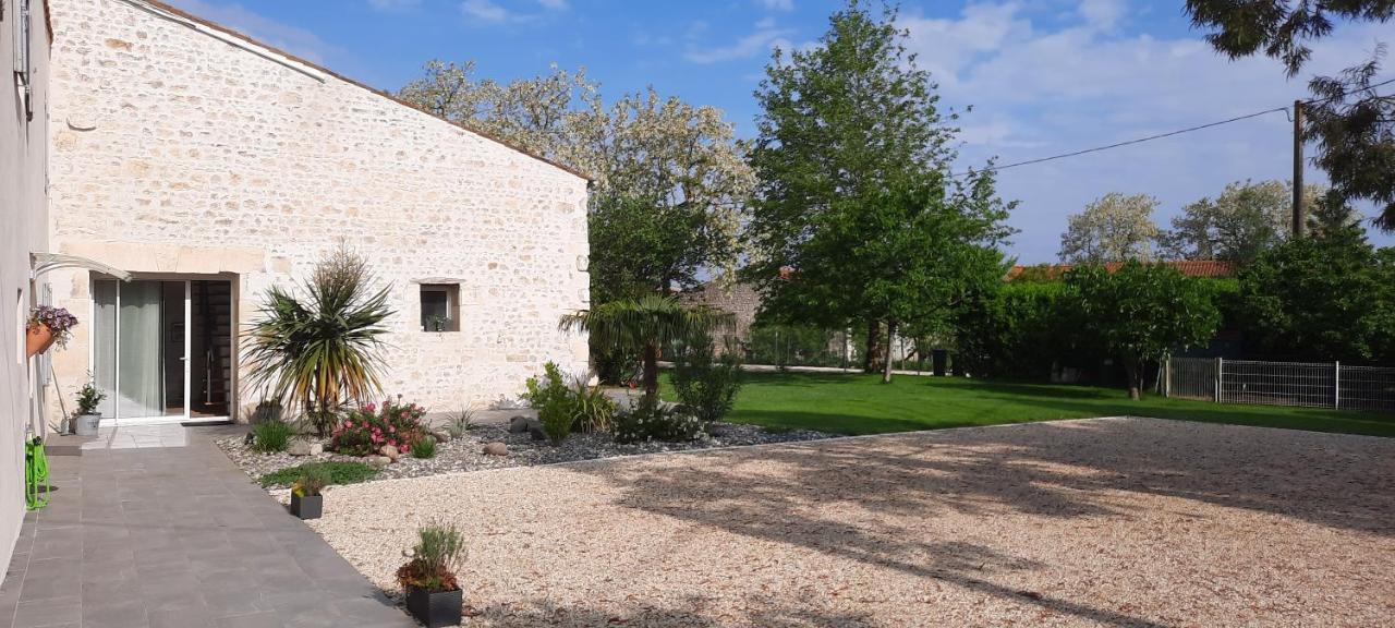 Chambres D'Hote Maeva Balanzac Exterior foto